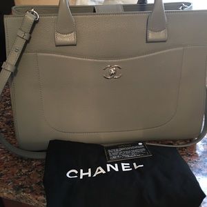 Sold 2017 Chanel large neo executive tote bag auth